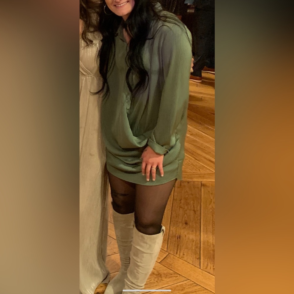 Super cute long sleeve Promesa dress. Worn once. Excellent condition.